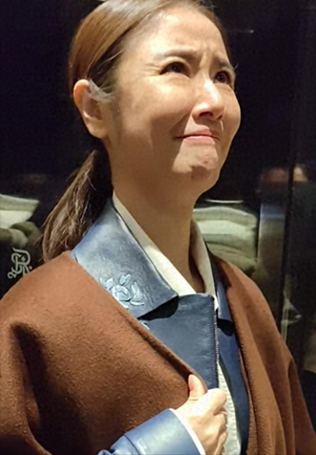 49岁林心如断崖式衰老，当年的紫薇格格也老了，脸变长 抬头纹好多