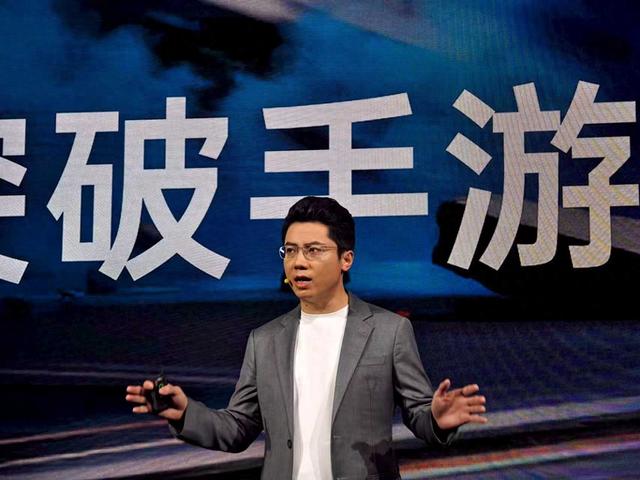 抢首发、卷价格，国产手机上演“十月围城”