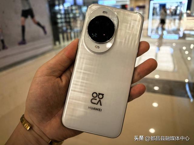 华为也有性价比，麒麟芯+双卫星通信+100倍变焦，512GB才卖3749元