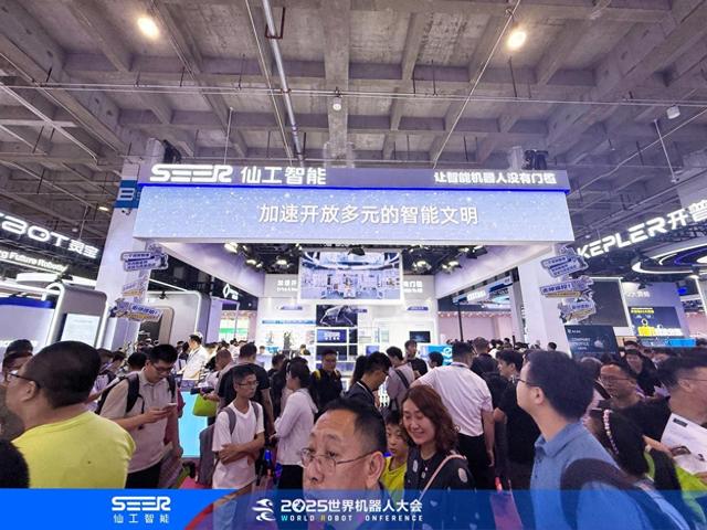 仙工智能亮相2025WRC：人形机器人打工实景，机器狗表演燃爆全场