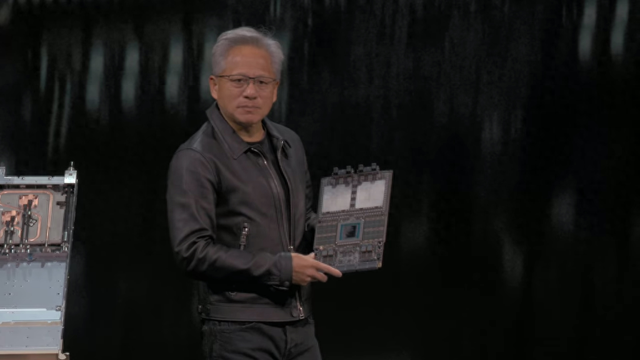 市值直逼5万亿美元！黄仁勋展示下一代超级芯片：客户愿为模型付费，AI产业进入良性循环