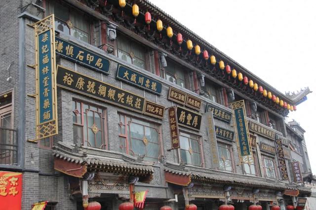 【包头金街】包头金街悬挂的老商号牌匾,是真是假?