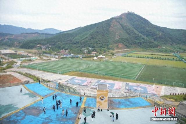 从“伤疤”到“名片” 广西贺州矿区变景区