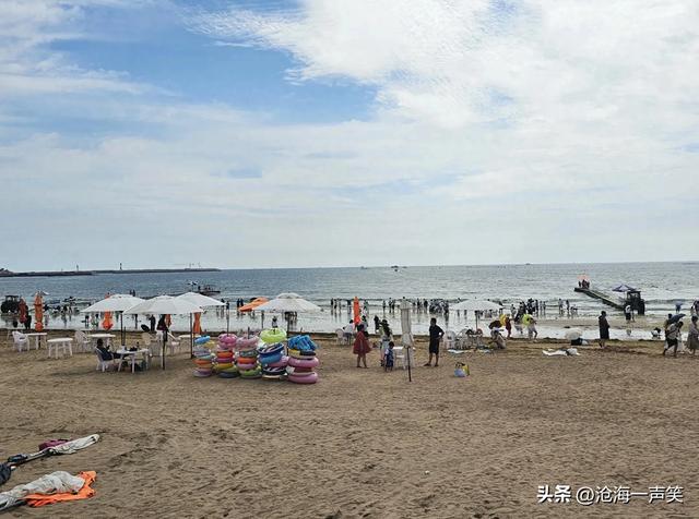 什么是人山人海，大海边日照黄金海岸，生意火爆程度可窥一般