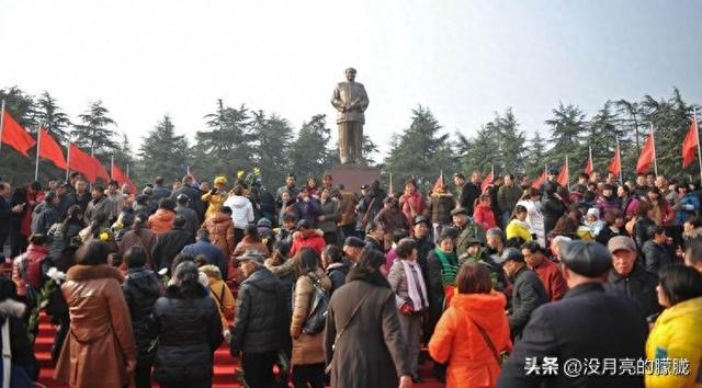 伟人的未来接班人，不远千里奔赴韶山，缅怀拜谒主席