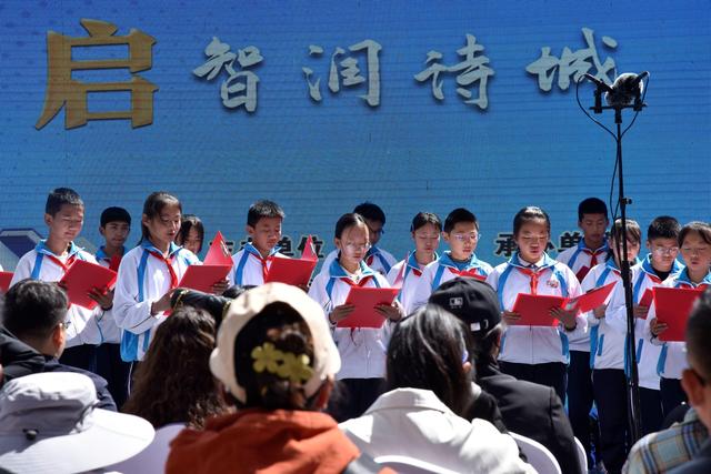 德令哈灯箱网站建设（诗城焕新记德令哈建设全省文化大市一线观察）