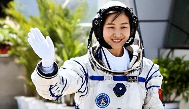 中国首位女航天员刘洋，结婚8年不生子，飞天前为丈夫留2条遗言
