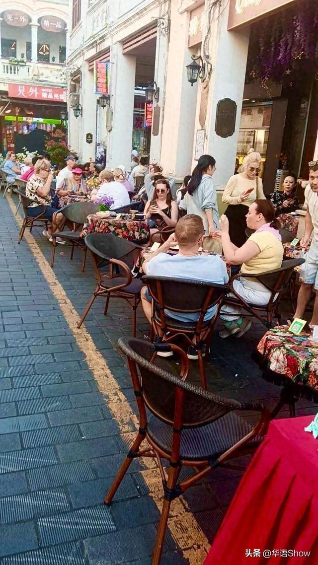 封关前瞻丨海口骑楼老街冬日景象：满眼都是外国人