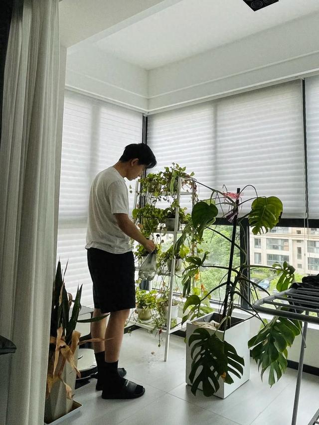 女子晒“老公的奇葩花”，主打一个有啥用啥，理工男养花不服不行