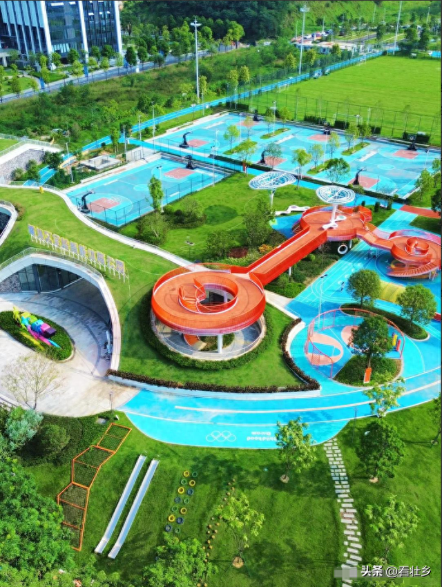 冒险王国新（广州又一公园火了大型滑梯空中栈道）