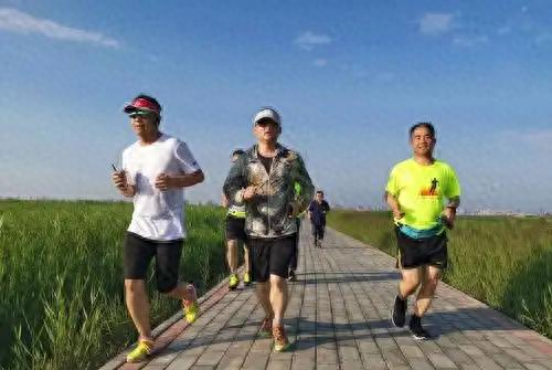 跑步锻炼中可以用呼吸方式来稳控心率