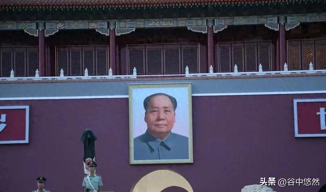 天安门城楼上,为何不悬挂毛主席的照片,反倒要挂毛主席的画像?