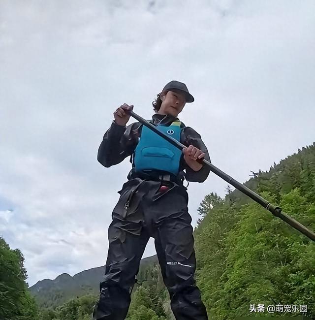 这身材绝了，谁看了不眼红，我默默下定决心要开始健身