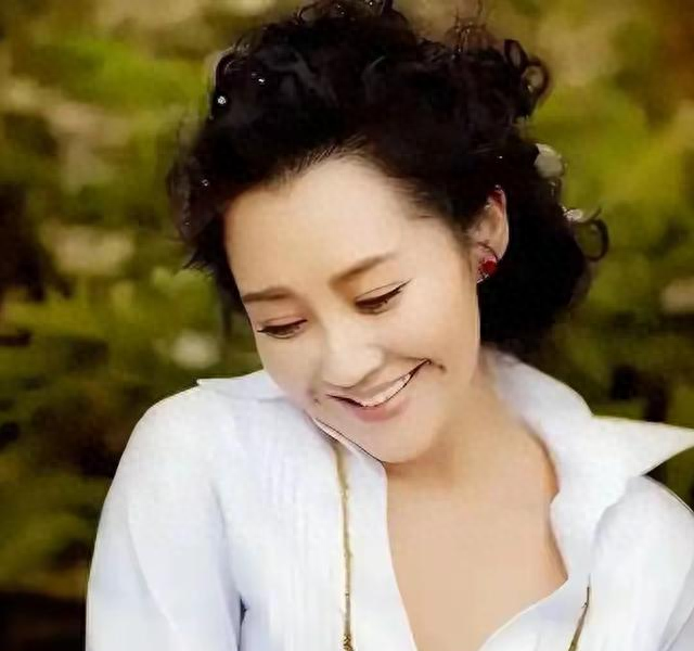 人到中年，一个女人开始频繁运动、健身，往往说明一个问题