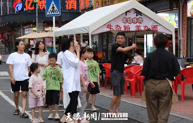 荔波县小七孔镇暑期旅游市场持续火爆升温