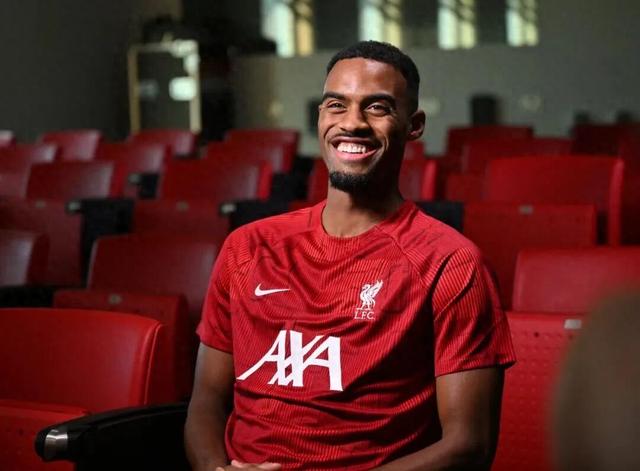 23岁身价上亿！斯洛特用对一人盘活利物浦	，英超争冠只差一步