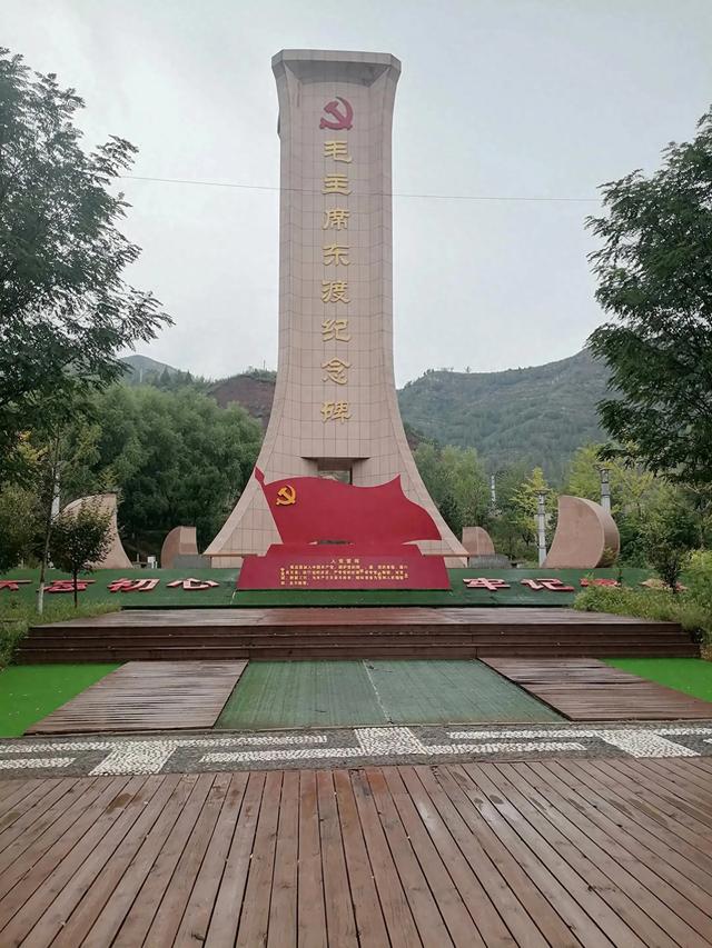 吴堡公交站牌真奇葩统一区域两侧两个名称
