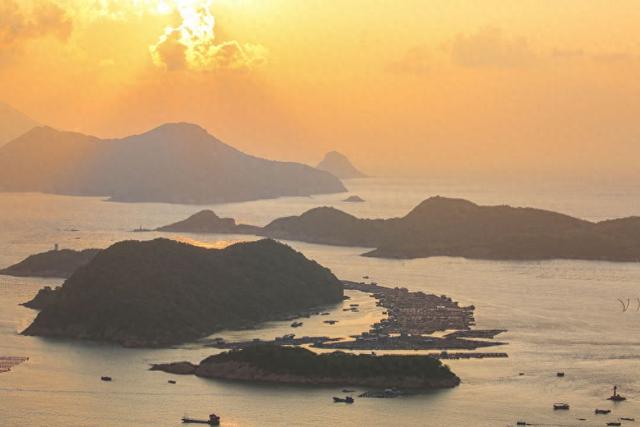 山水朦胧景如画