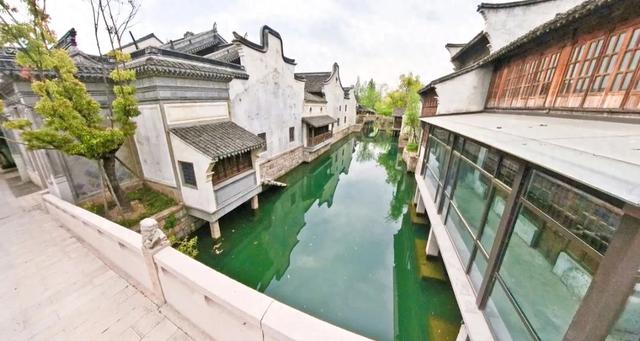 浙江这个假古镇火了，斥资50亿打造却不要门票，游客直呼过瘾