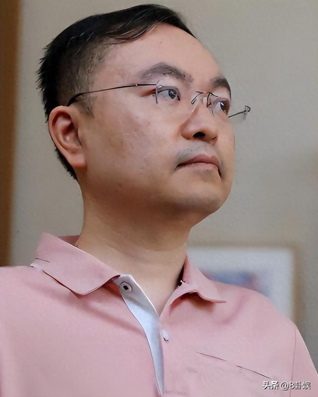 蔡磊刚拿AI重磅奖项没多久，妻子段睿一番话，再度引爆全网好评