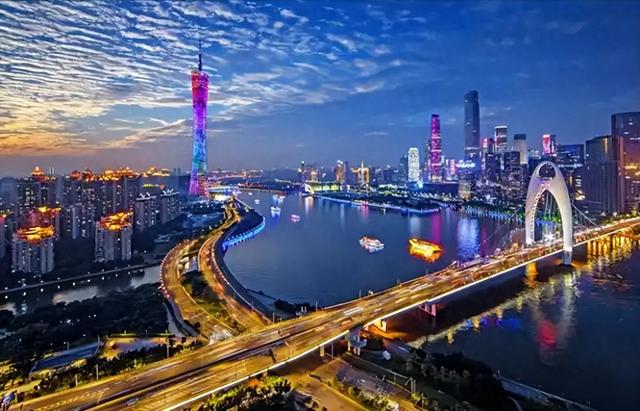 菲律宾和广东同为1亿多人口，菲律宾创造3.3万亿	，广东是多少？