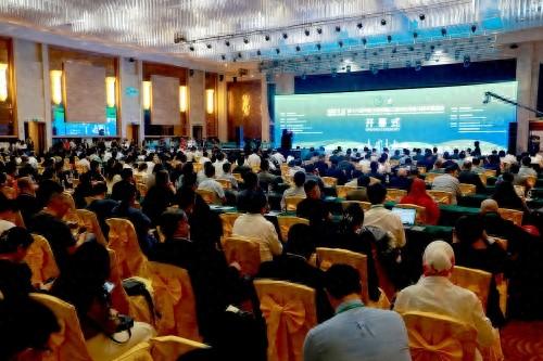 第十八届中国（东营）国际石油石化装备与技术展览会在东营开幕