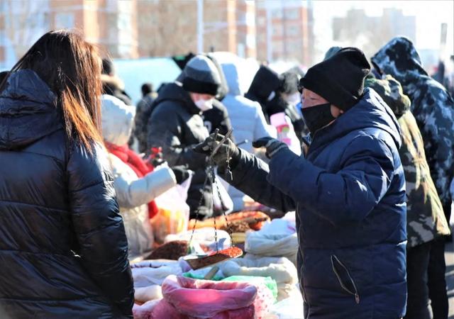 一定要来赶一次梅里斯大集！