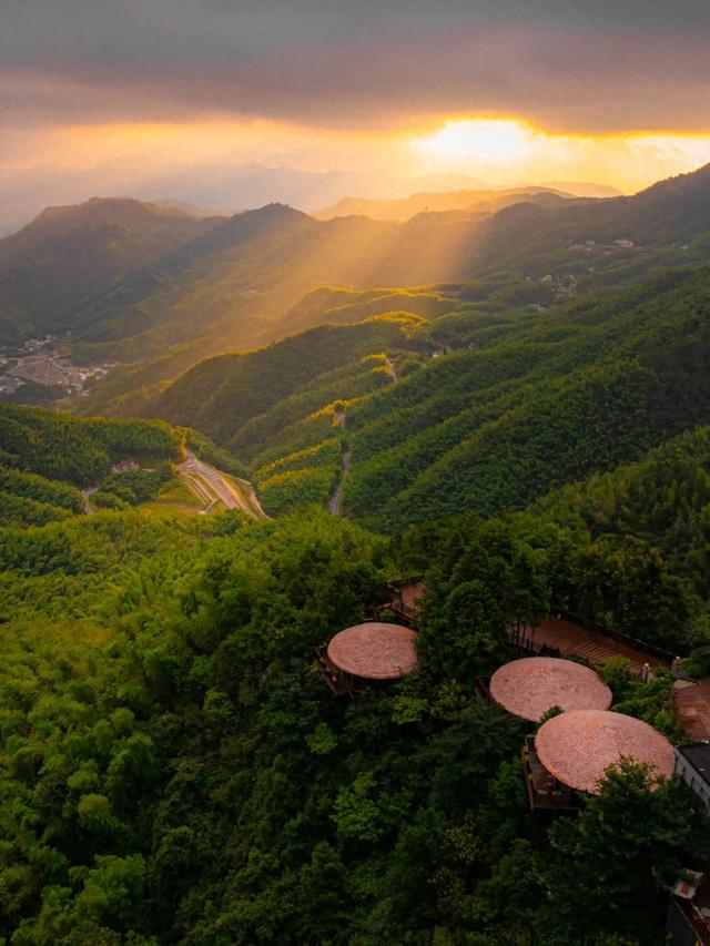 云端守候：在 天柱山巅，我住进离太阳最近的悬崖民宿