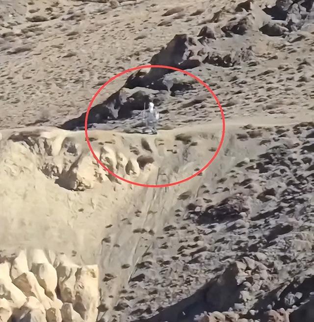 中印边境无人哨兵上岗，印度人笑它是稻草人，军方却笑不出来