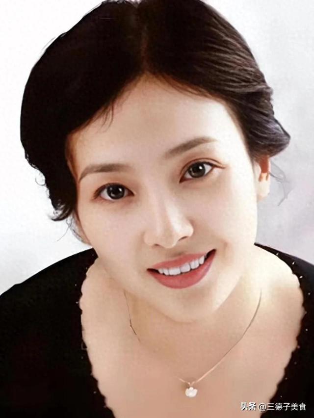 刘亦菲母亲刘晓莉：今66岁仍单身，身材傲人，长得比女儿还漂亮