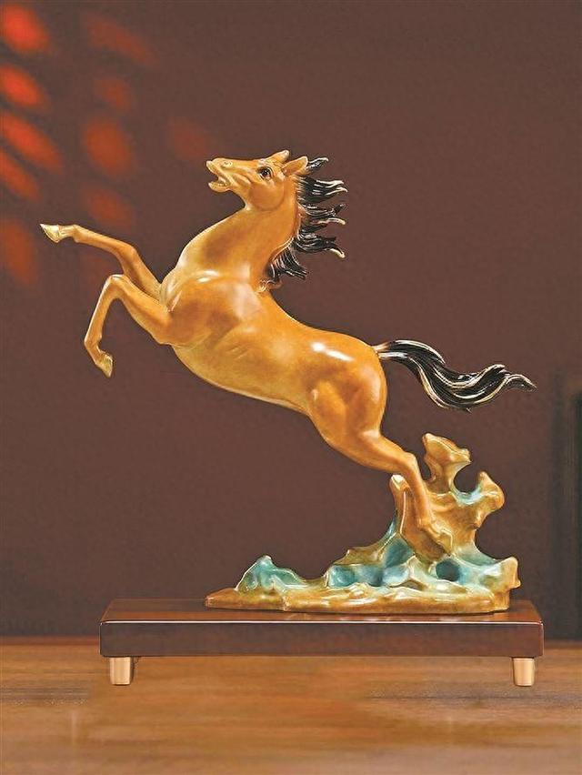 百件铜艺佳作亮相琴岛