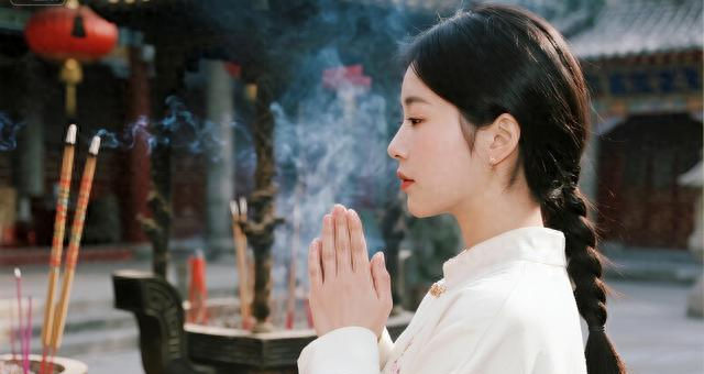 人有福，天必助：身上有这六个记号，想穷都难