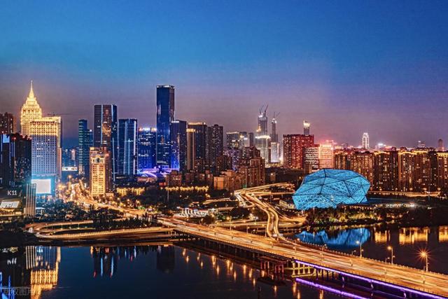东北唯一的新一线城市，未来发展前景很广阔，更是一个旅游好去处