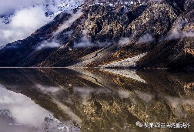 然乌湖，多彩善变的眼眸，今天带你看看难得一见的“镜面然乌”