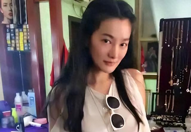 原来他们是夫妻，恩爱十三年不温不火，演完《生万物》终于红了