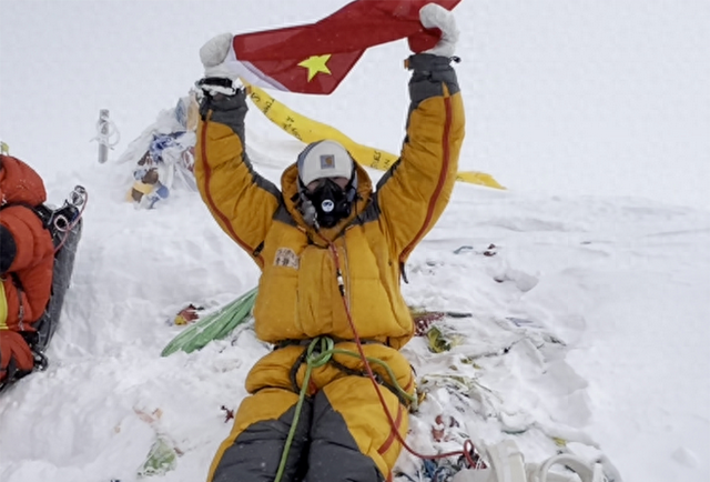 巴基斯坦媒体称湖南女登山者登顶乔戈里峰下撤途中不幸遇难，去年曾登顶珠峰并完成倒立
