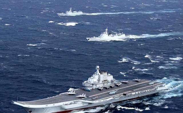 中美日航母齐聚西太？中方喊话高市背后人物，日本收到三个坏消息