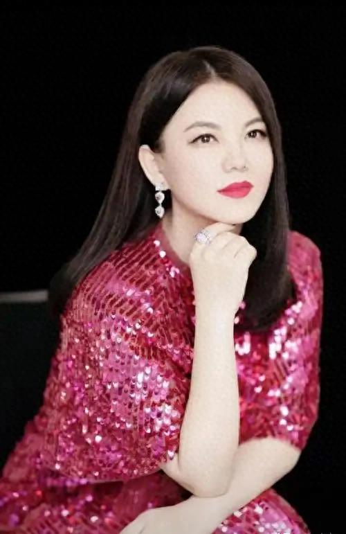 李湘被禁关5天后，家境被扒底朝天，父母身份曝光	，果然不简单