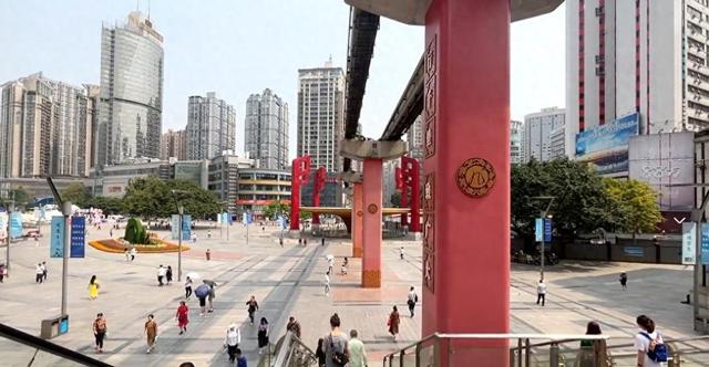 重庆主城存在感最低的步行街，资格老面积大，为何外地游客比较少