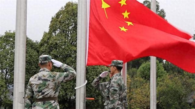 青绿执笔千万卷，颂礼山河一片心——湄公河旅游举行升旗仪式共庆祖国华诞