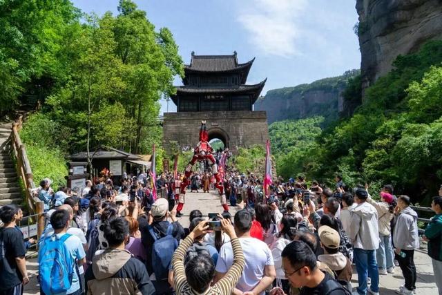 四川剑阁县文旅市场持续火爆，多元玩法焕新假日时光