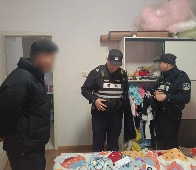 一女子金吊坠不见了，怀疑是男友偷的	，为了“自证清白”男友报警 民警真从男子手机里查出黄金回收...