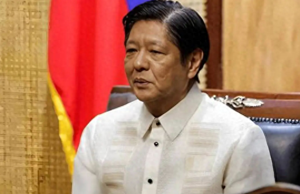 马科斯下令菲船堵门，美国站了出来，派兵强闯黄岩岛，解放军划下落弹区，严禁驶入！