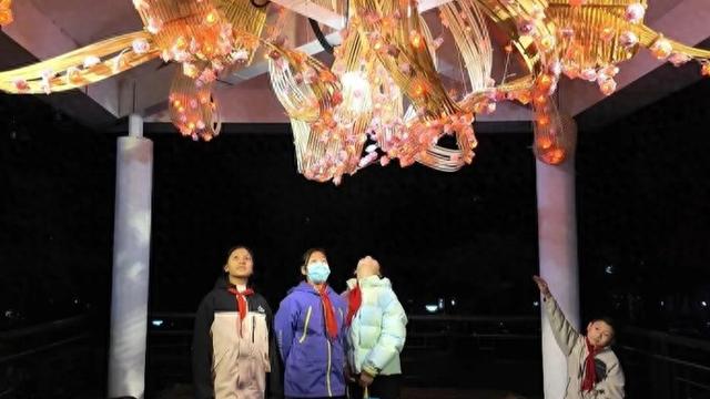 亮灯点位成为居民家门口的“打卡地”！“万里观光灯光艺术季”开幕