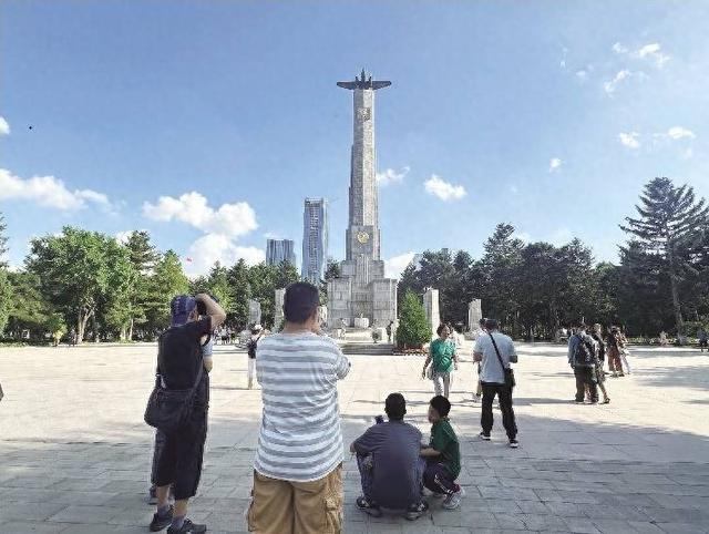 “老长春”在人民广场寻觅青春，在时光长廊里邂逅城市记忆，在城市地标开启城市休闲新篇