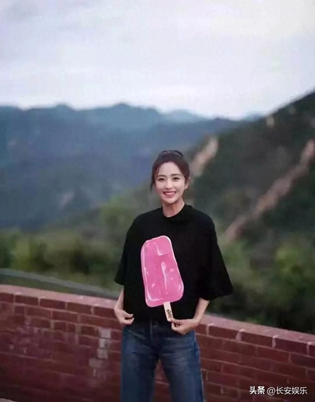有这么个漂亮老婆，导演前夫居然还离婚，真让人想不通，琢磨不透