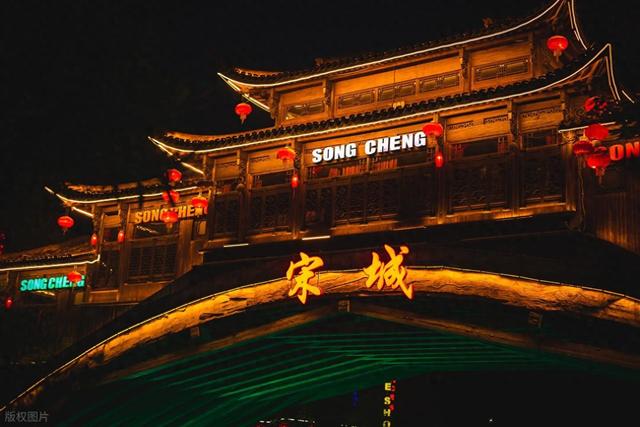 不靠山海靠戏台：杭州宋城，一张票穿越千年，差评几乎为零