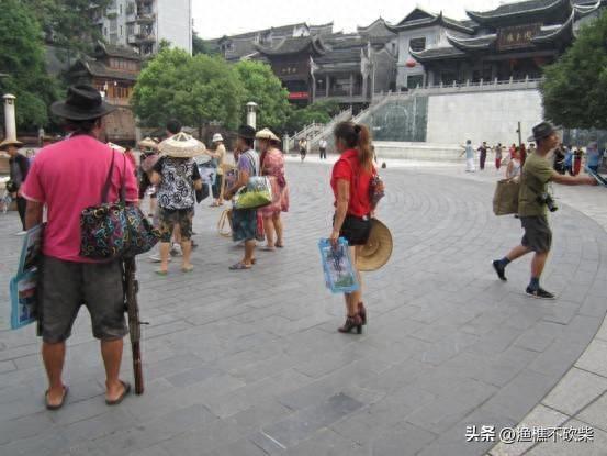 凤凰古城——那人、那花