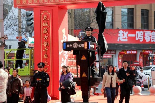 秦州公安多警联动 护航“欢乐秦州年”第二届文化旅游活动