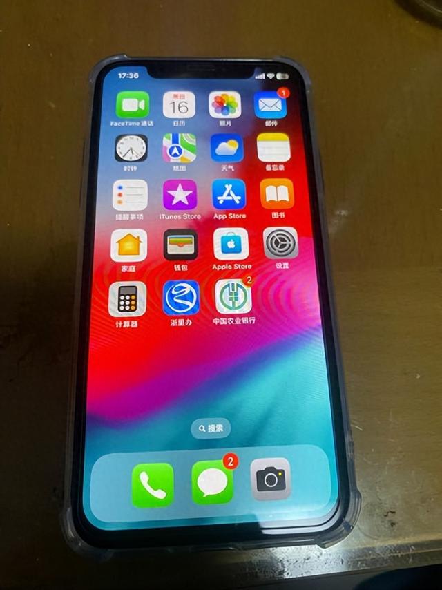 不只是性价比，雷军多次提及iPhone，小米、华为们都在打什么算盘